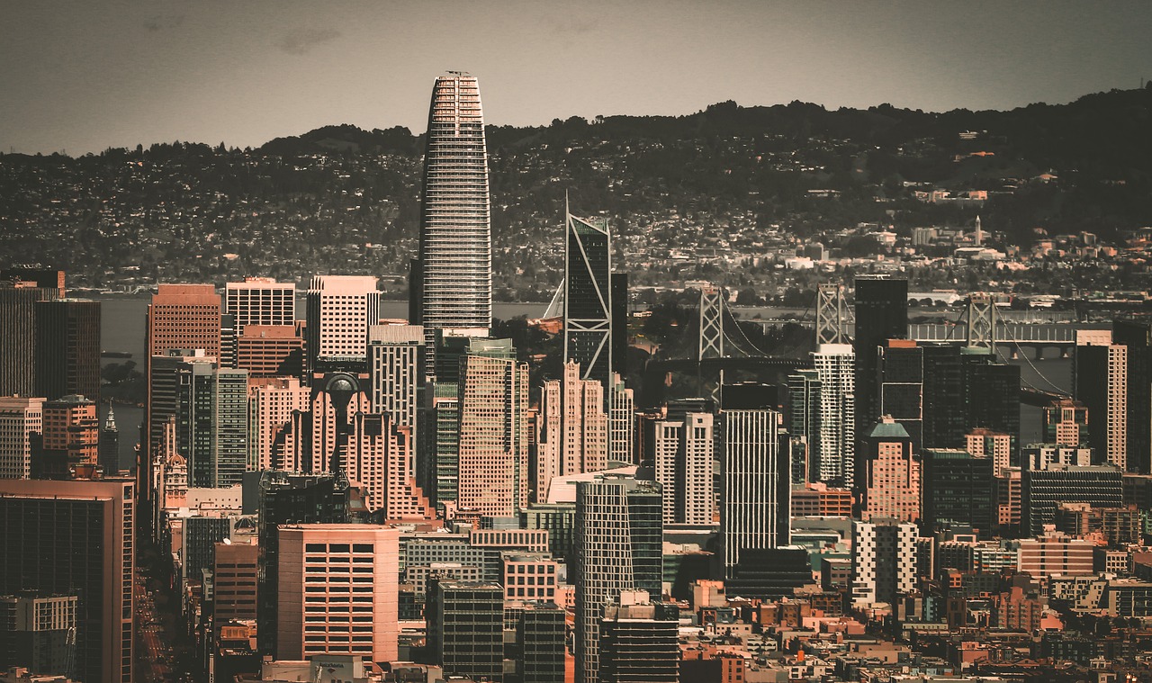 国际经济形 国际经济形